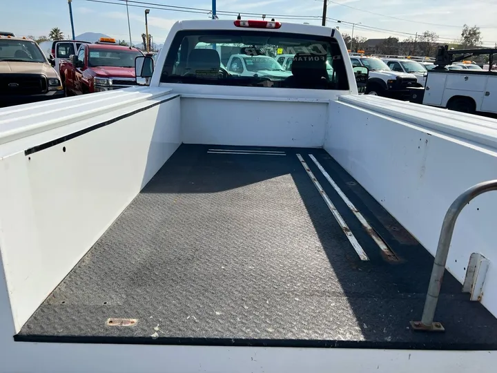 White, 2009 Chevrolet Silverado 2500HD Image 12