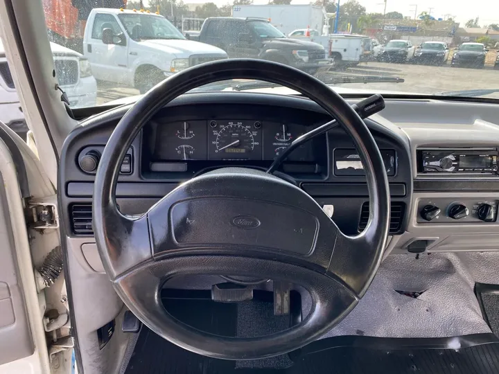 White, 1995 Ford F-250 Image 33