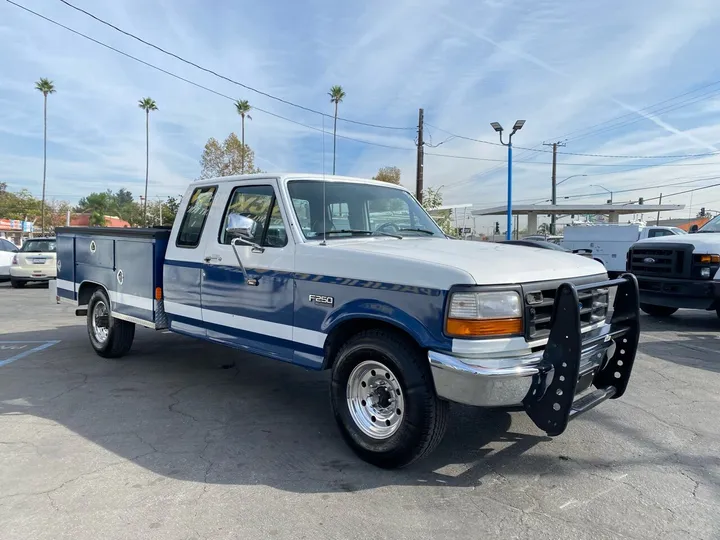 White, 1995 Ford F-250 Image 5