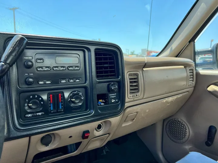 White, 2004 Chevrolet Silverado 2500HD Image 27