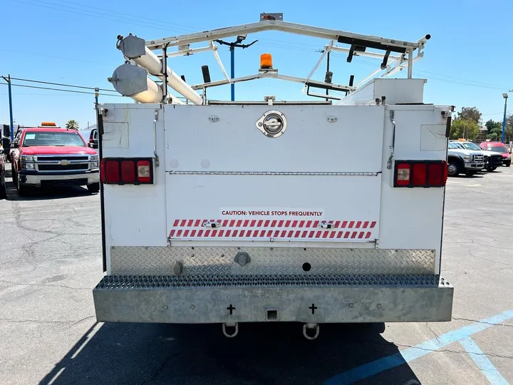 White, 2004 Chevrolet Silverado 2500HD Image 14