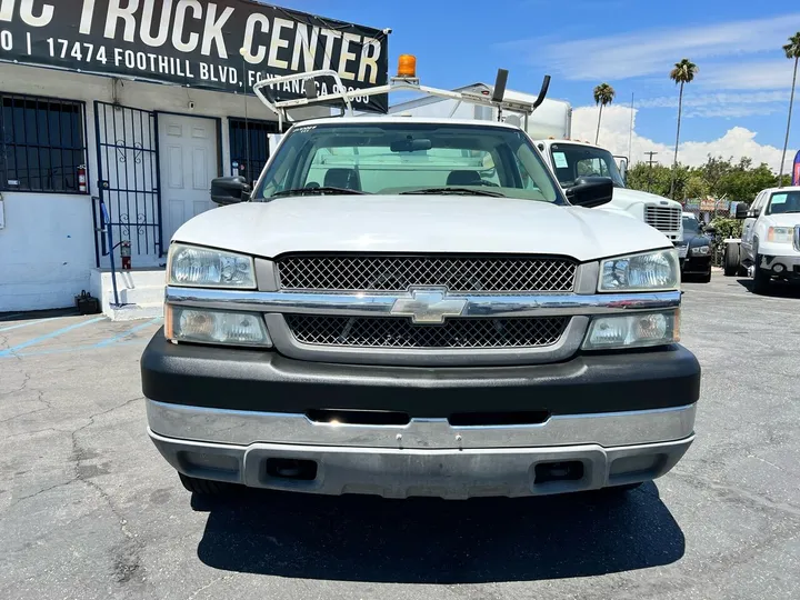 White, 2004 Chevrolet Silverado 2500HD Image 3