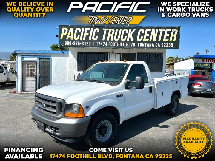 White, 2001 Ford F-350 Super Duty Image 1