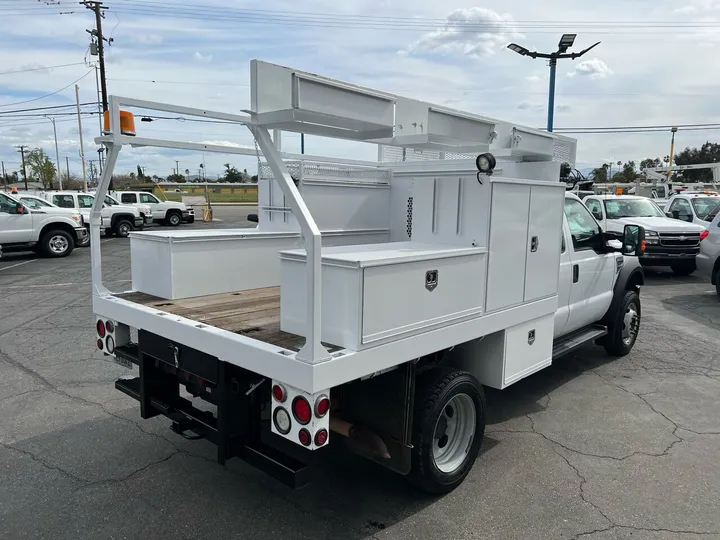 White, 2009 Ford F-550 Super Duty Image 12