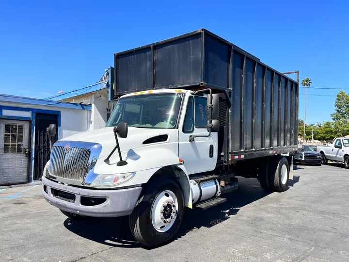 White, 2012 International DuraStar 4300 Image 15