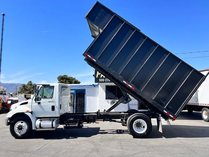 White, 2012 International DuraStar 4300 Image 9