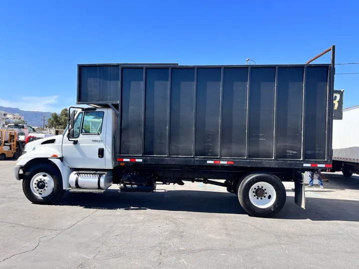 White, 2012 International DuraStar 4300 Image 23