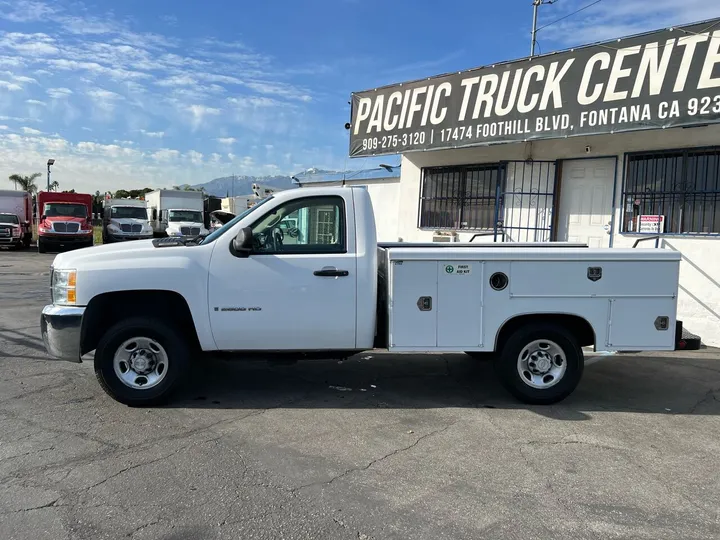 White, 2008 Chevrolet Silverado 2500HD Image 13