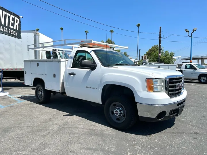 White, 2008 GMC Sierra 2500HD Image 3