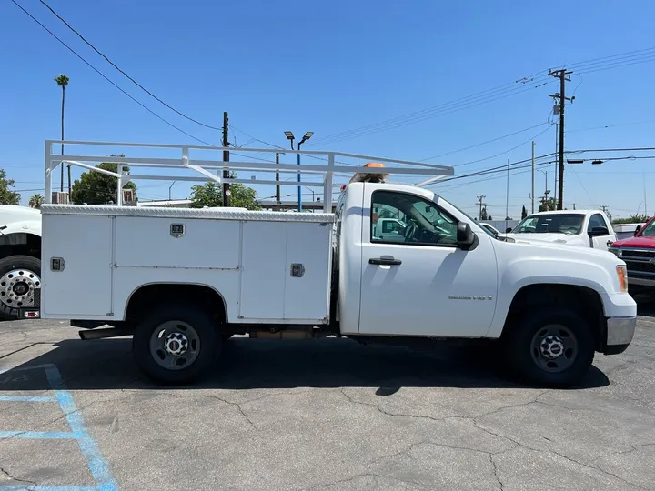 White, 2008 GMC Sierra 2500HD Image 4