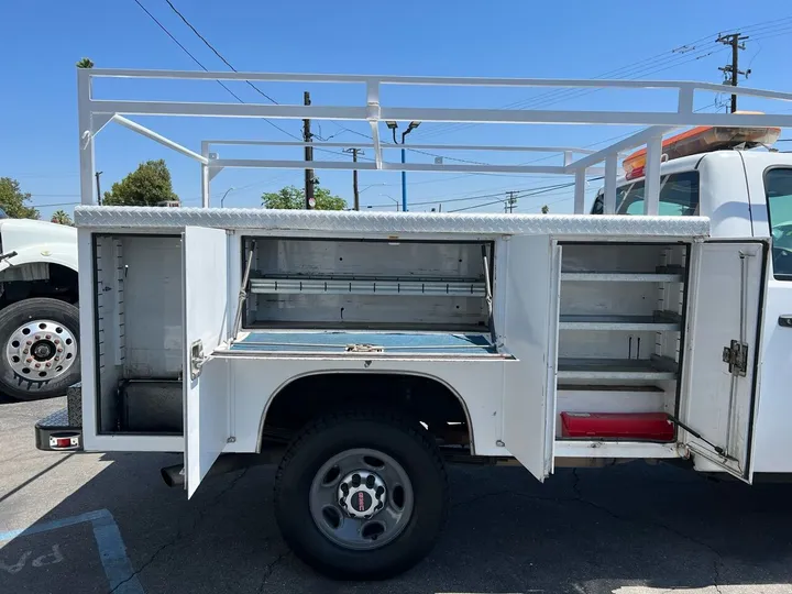 White, 2008 GMC Sierra 2500HD Image 7