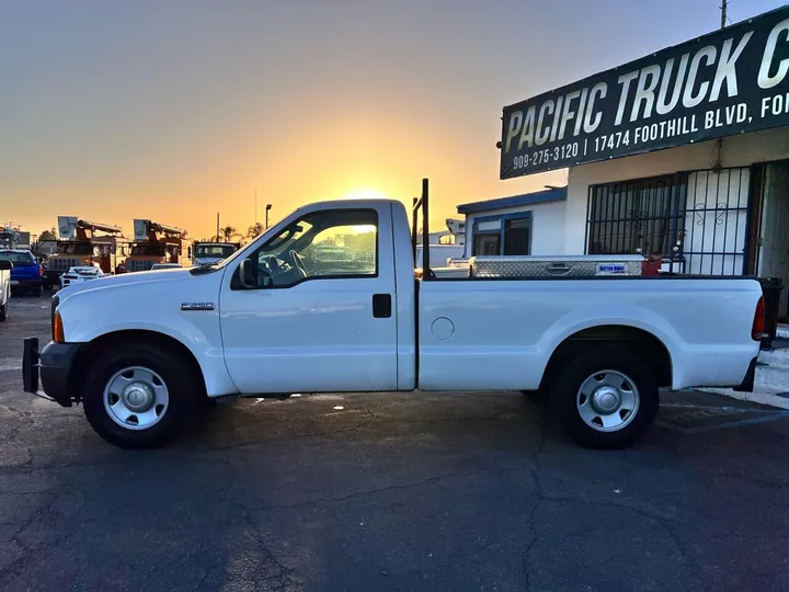 White, 2006 Ford F-250 Super Duty Image 10