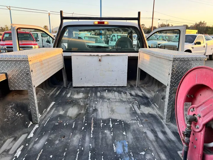 White, 2006 Ford F-250 Super Duty Image 7