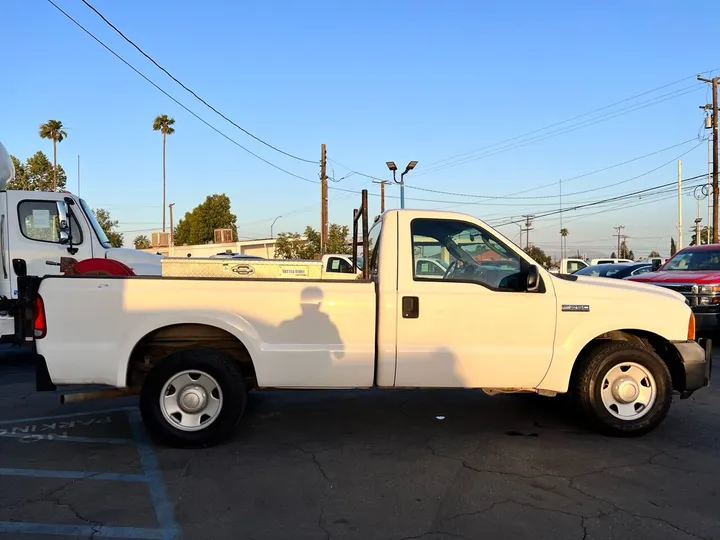 White, 2006 Ford F-250 Super Duty Image 4