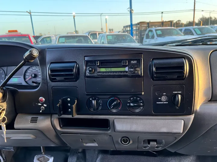 White, 2006 Ford F-250 Super Duty Image 18