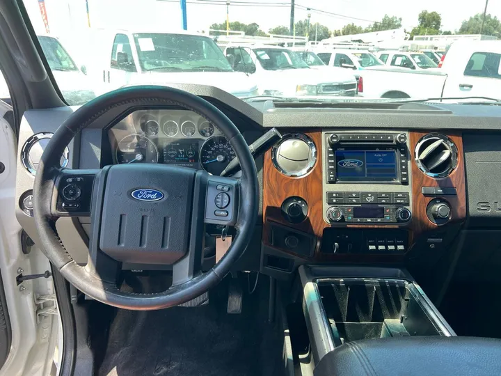 White, 2011 Ford F-450 Super Duty Image 22