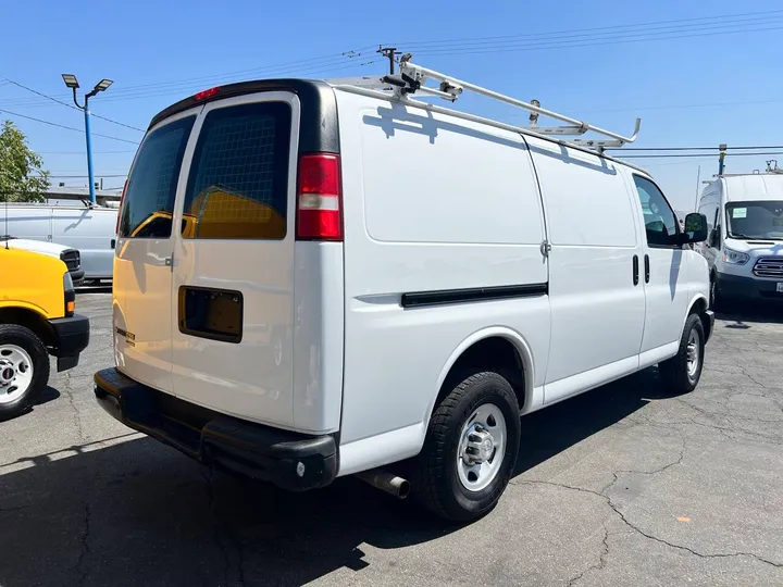 White, 2015 Chevrolet Express Image 9