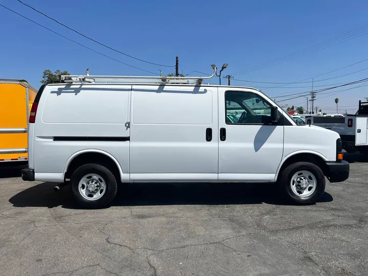 White, 2015 Chevrolet Express Image 4