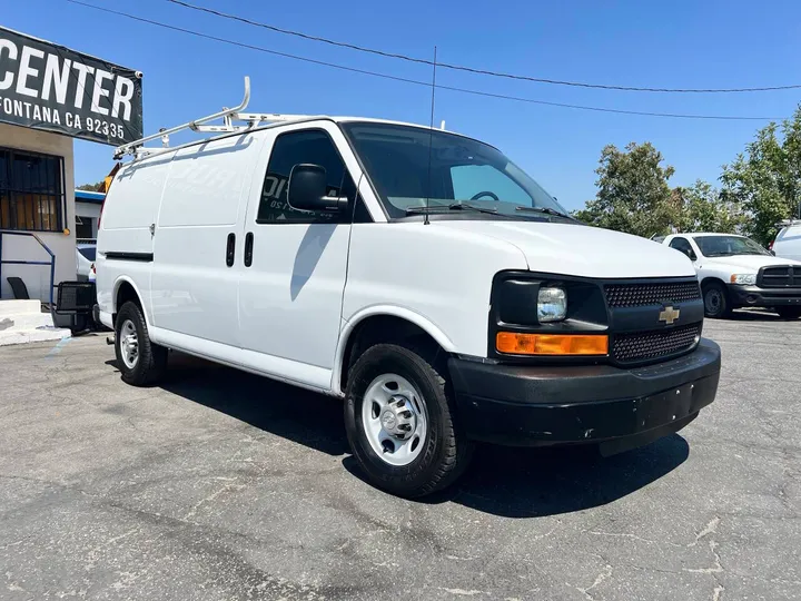 White, 2015 Chevrolet Express Image 3