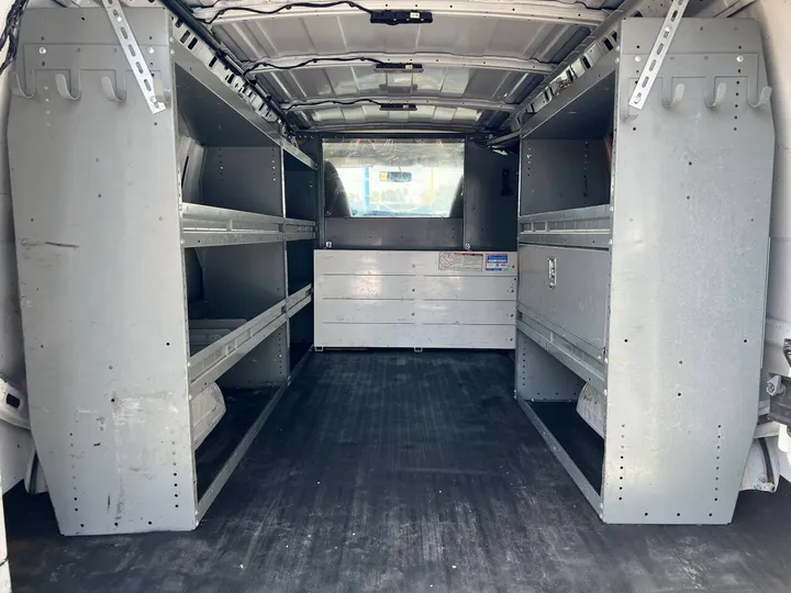 White, 2015 Chevrolet Express Image 12