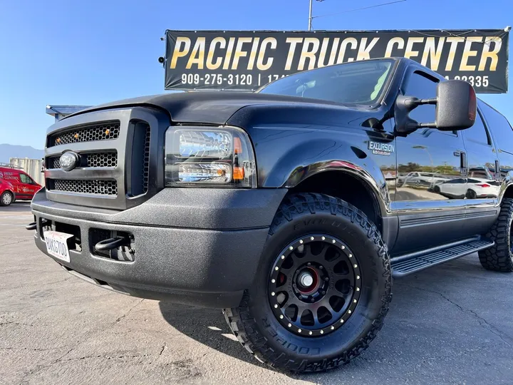 Black, 2004 Ford Excursion Image 2