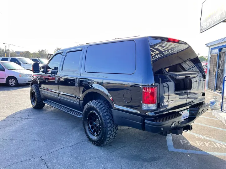 Black, 2004 Ford Excursion Image 11