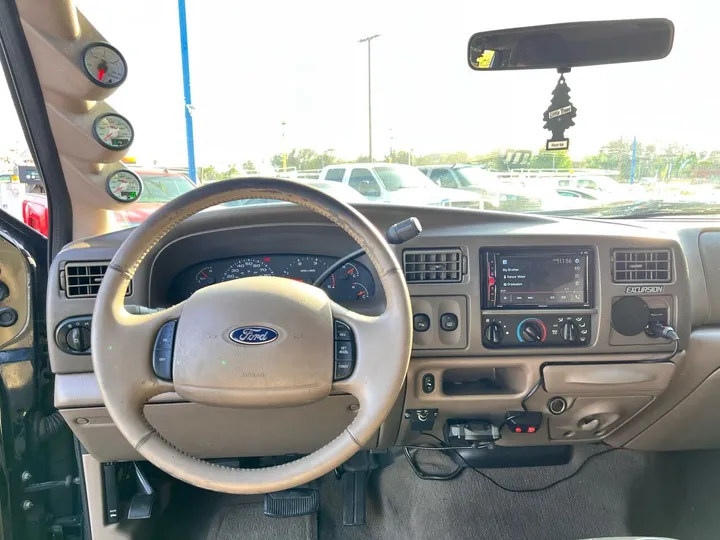 Black, 2004 Ford Excursion Image 18