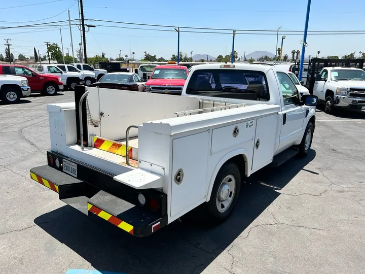 White, 2008 Ford F-250 Super Duty Image 11