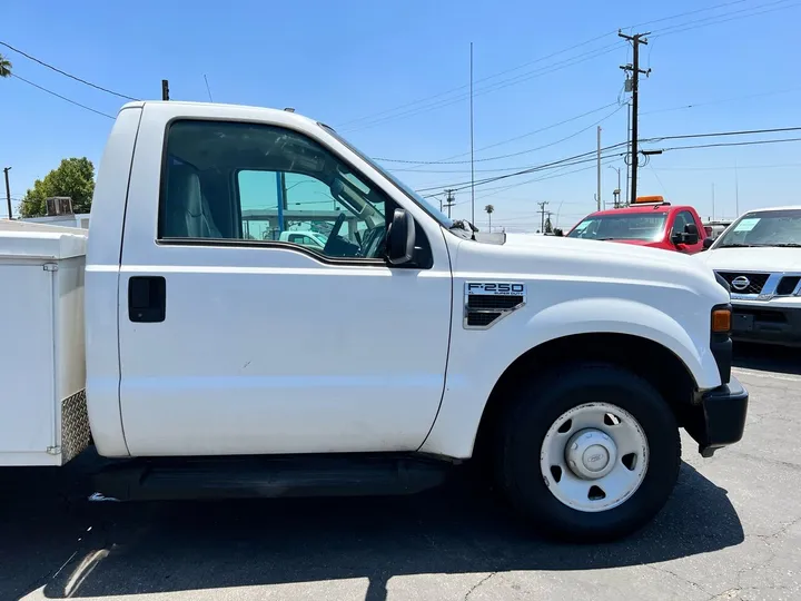 White, 2008 Ford F-250 Super Duty Image 5