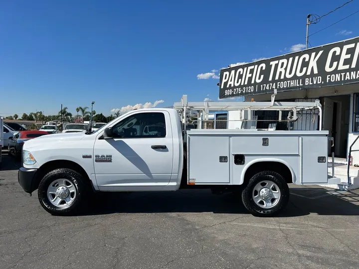 White, 2014 RAM 2500 Image 16