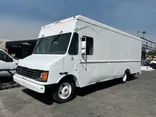 White, 2005 Workhorse P42 Thumnail Image 6