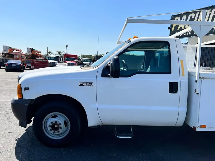 White, 2001 Ford F-350 Super Duty Image 16