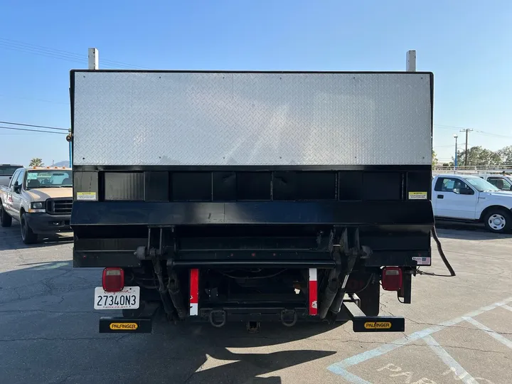 White, 2015 Ford F-550 Super Duty Image 14