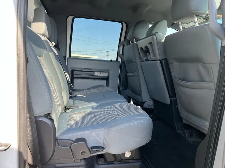 White, 2015 Ford F-550 Super Duty Image 39