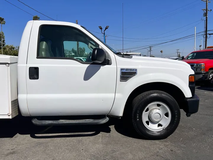 White, 2008 Ford F-250 Super Duty Image 5