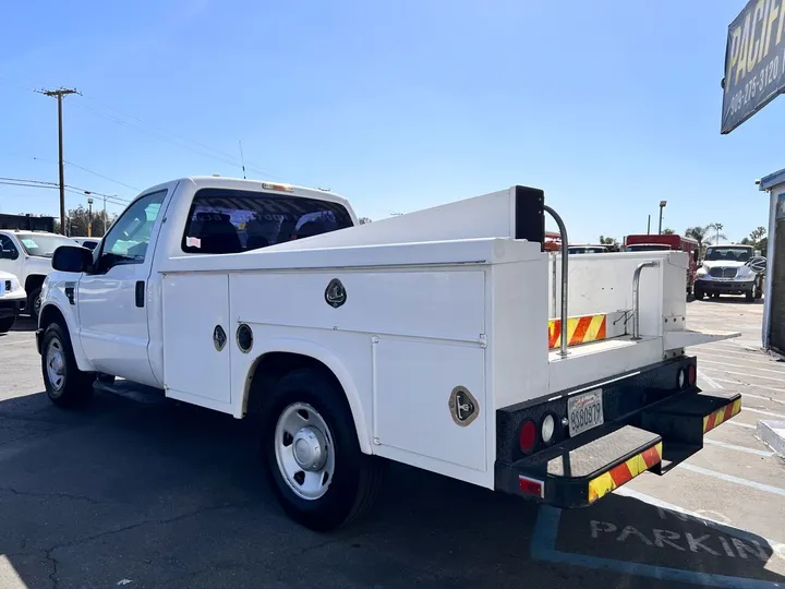 White, 2008 Ford F-250 Super Duty Image 12