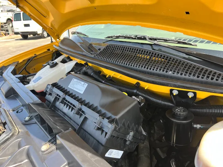 Yellow, 2018 GMC Savana Image 19