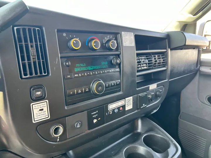 Yellow, 2018 GMC Savana Image 18