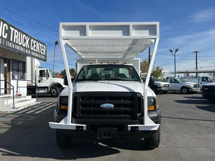 White, 2007 Ford F-450 Super Duty Image 2