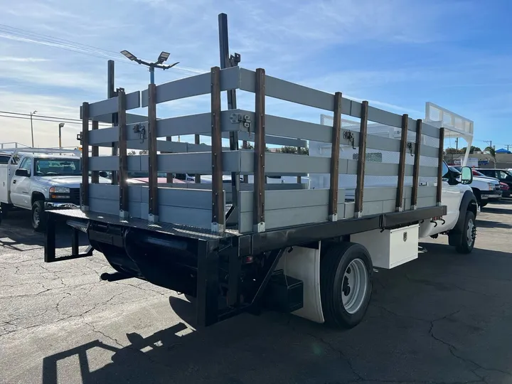 White, 2007 Ford F-450 Super Duty Image 11