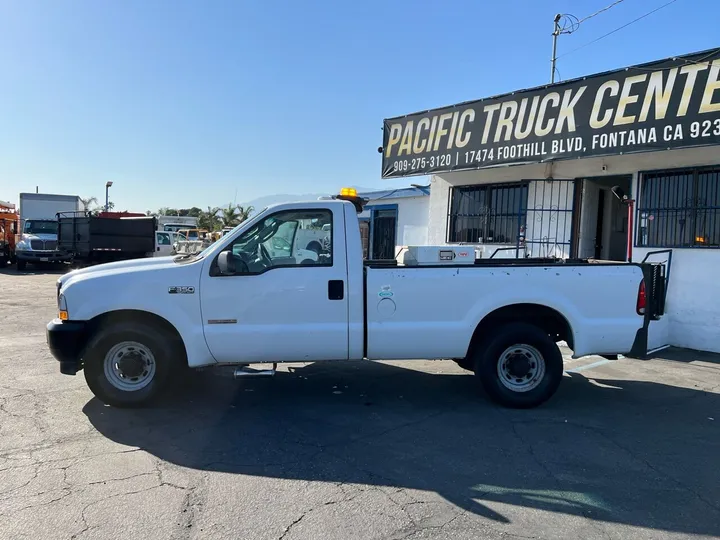 White, 2003 Ford F-350 Super Duty Image 15