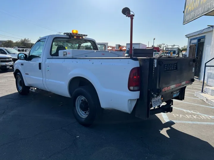 White, 2003 Ford F-350 Super Duty Image 14