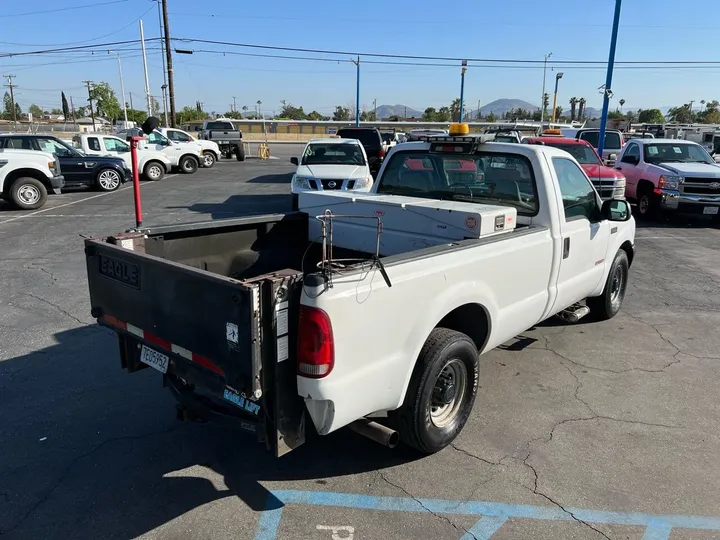 White, 2003 Ford F-350 Super Duty Image 7