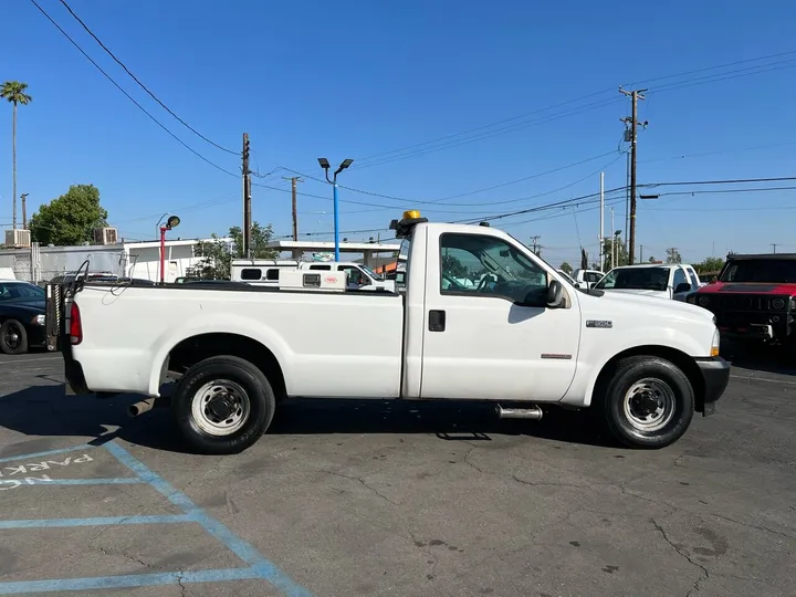 White, 2003 Ford F-350 Super Duty Image 4