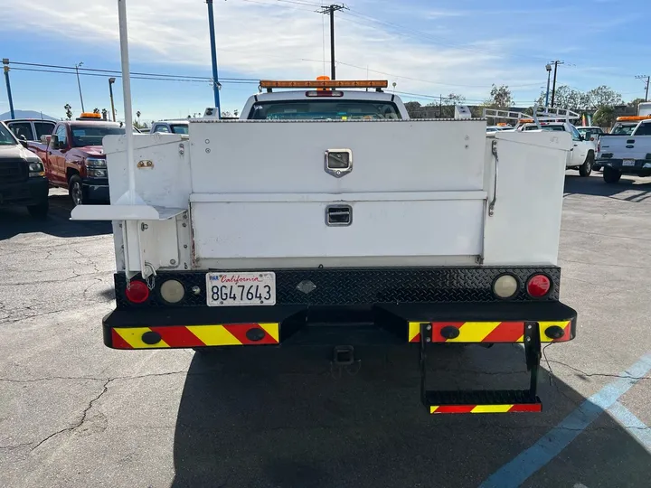 White, 2007 Chevrolet Silverado 2500HD Classic Image 11