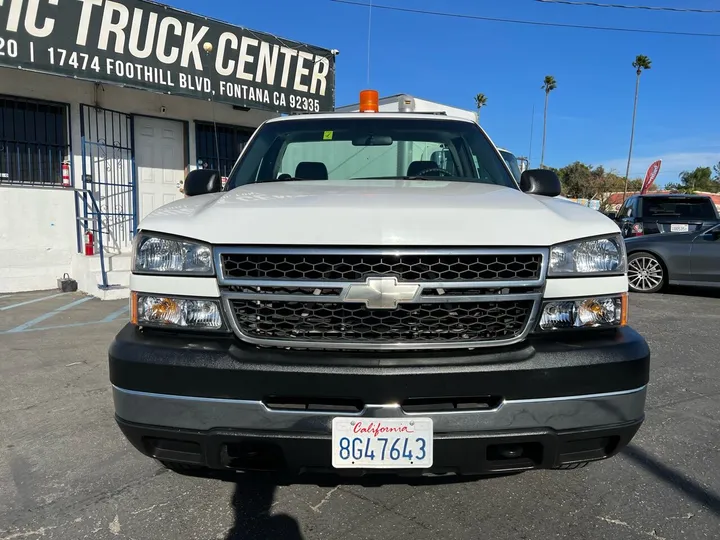 White, 2007 Chevrolet Silverado 2500HD Classic Image 2