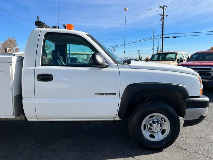 White, 2007 Chevrolet Silverado 2500HD Classic Image 5