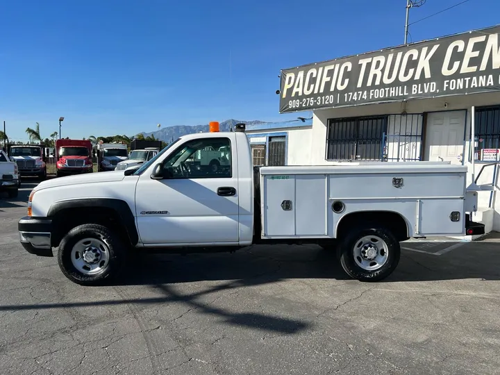 White, 2007 Chevrolet Silverado 2500HD Classic Image 19