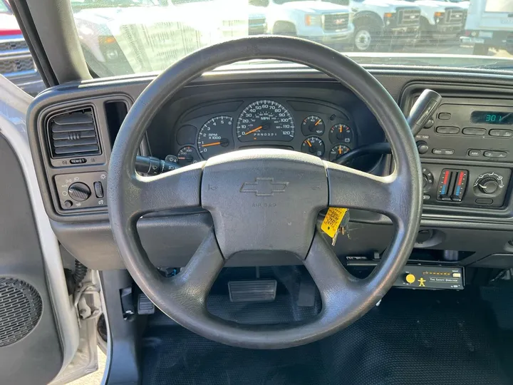 White, 2007 Chevrolet Silverado 2500HD Classic Image 27