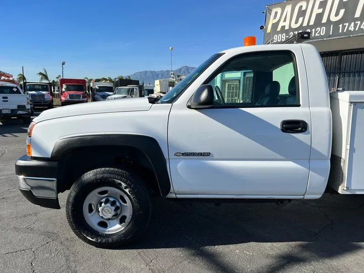 White, 2007 Chevrolet Silverado 2500HD Classic Image 23